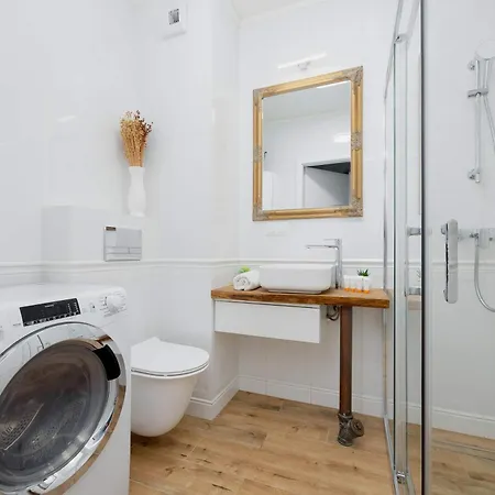 With Parking And Garden Near The Pge Stadium In By Renters * Warszawa