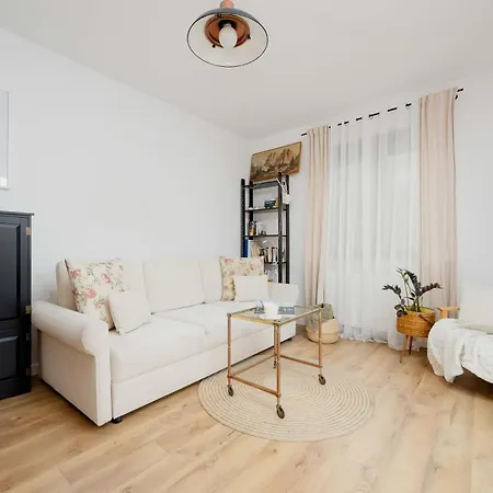 With Parking And Garden Near The Pge Stadium In By Renters * Warsaw