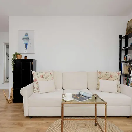 With Parking And Garden Near The Pge Stadium In By Renters Warszawa