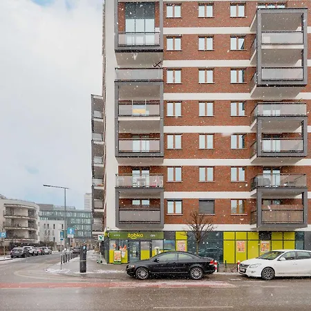 アパート With Parking And Garden Near The Pge Stadium In By Renters ワルシャワ